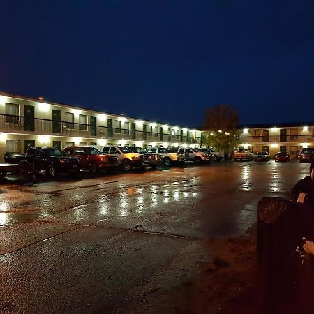 Alaskan Motel Fox Creek Экстерьер фото
