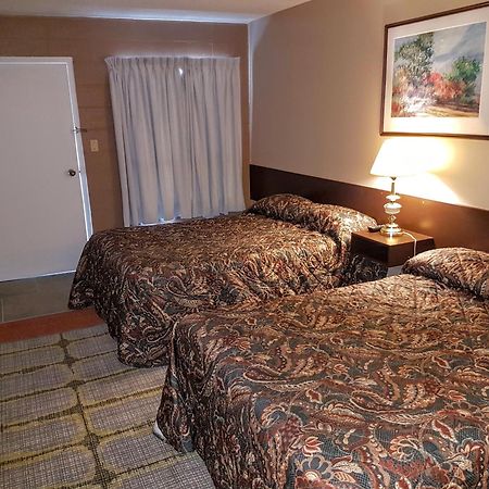Alaskan Motel Fox Creek Экстерьер фото