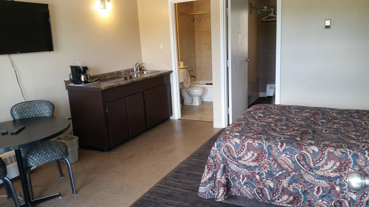 Alaskan Motel Fox Creek Экстерьер фото