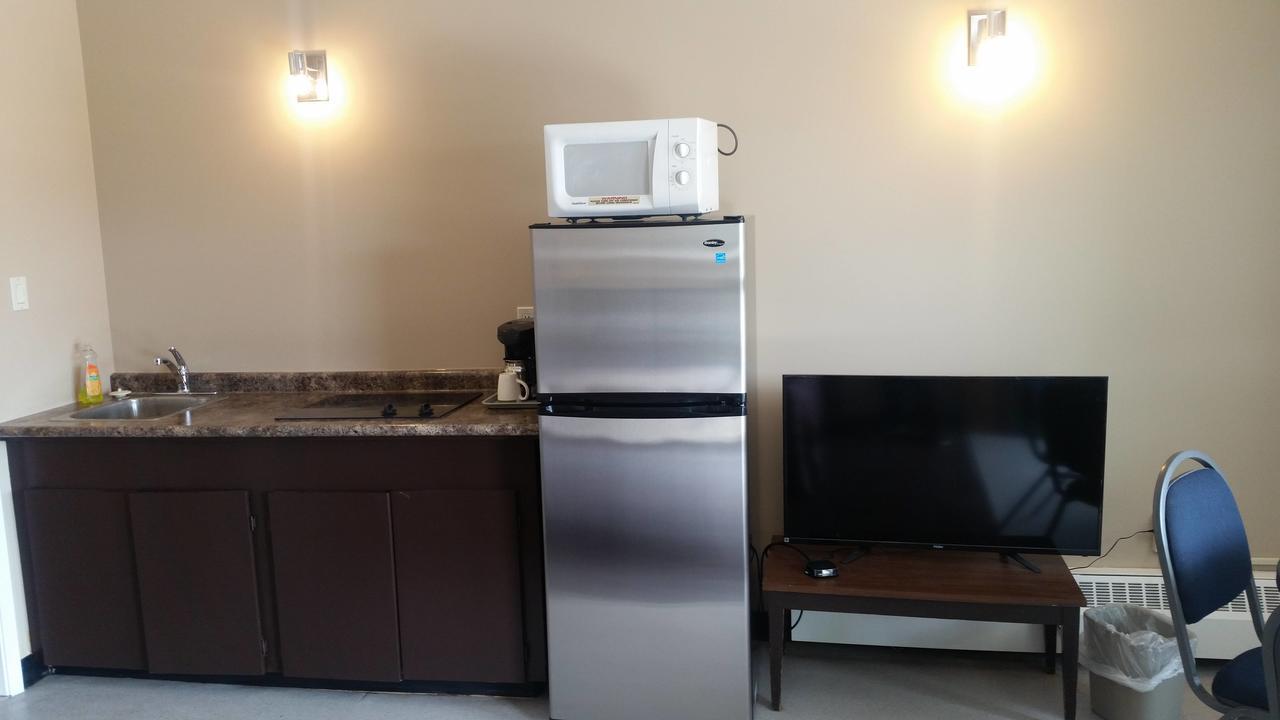 Alaskan Motel Fox Creek Экстерьер фото