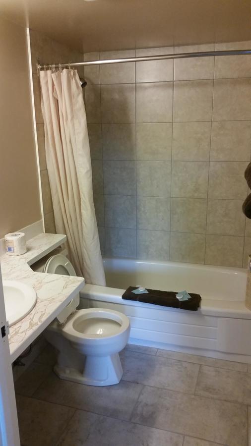 Alaskan Motel Fox Creek Экстерьер фото