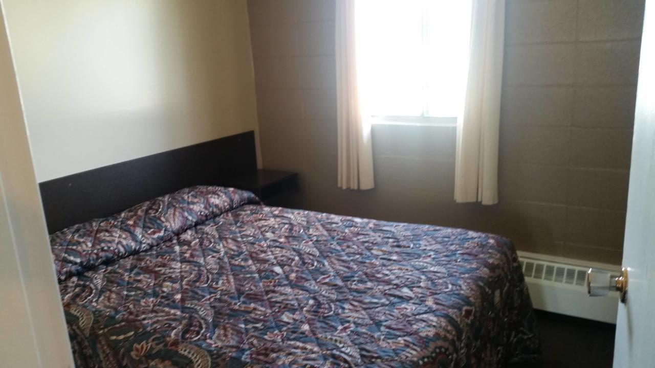 Alaskan Motel Fox Creek Экстерьер фото