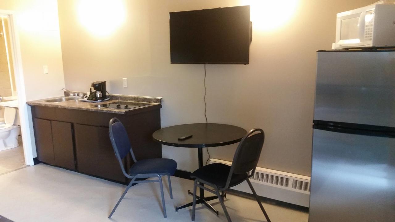 Alaskan Motel Fox Creek Экстерьер фото