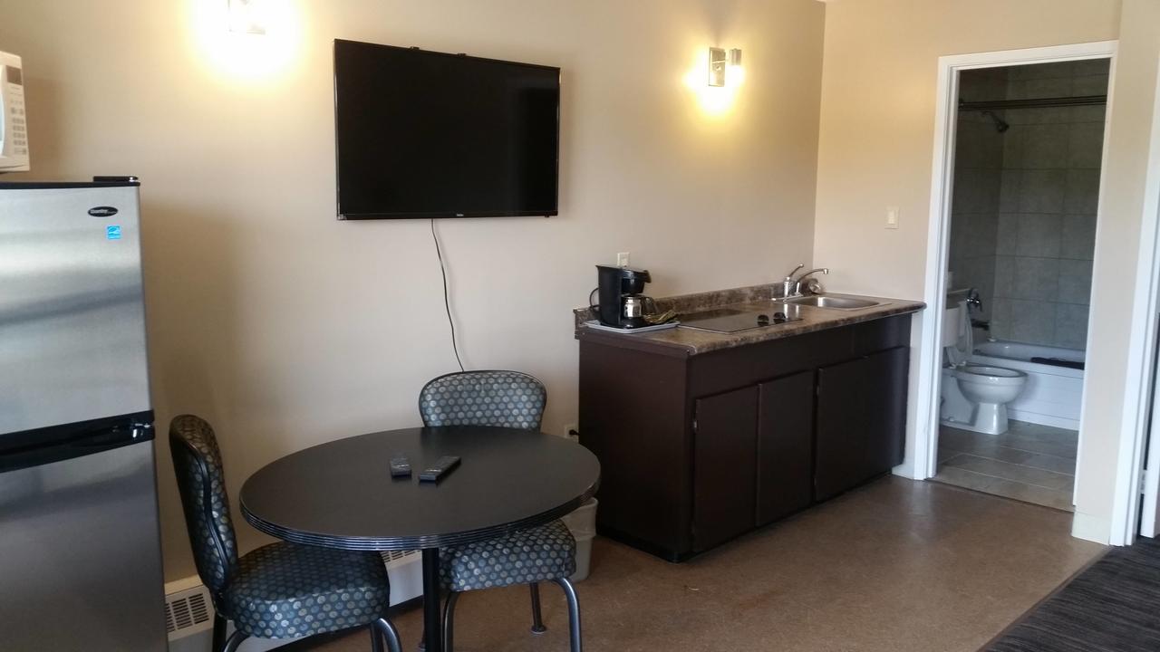 Alaskan Motel Fox Creek Экстерьер фото