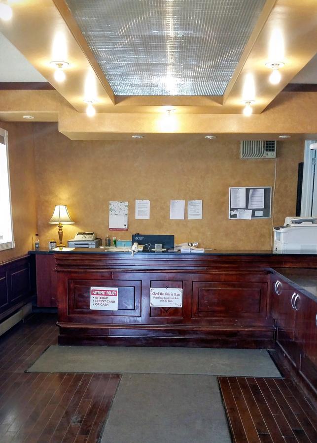 Alaskan Motel Fox Creek Экстерьер фото
