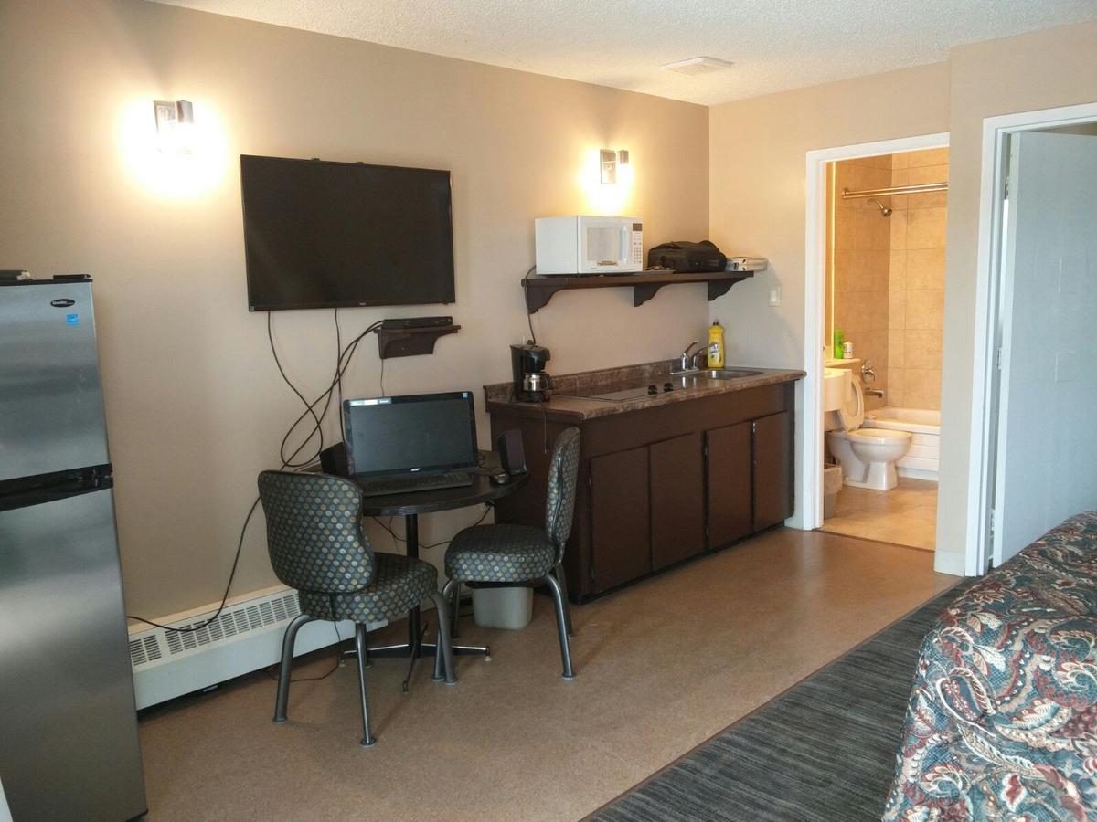 Alaskan Motel Fox Creek Экстерьер фото