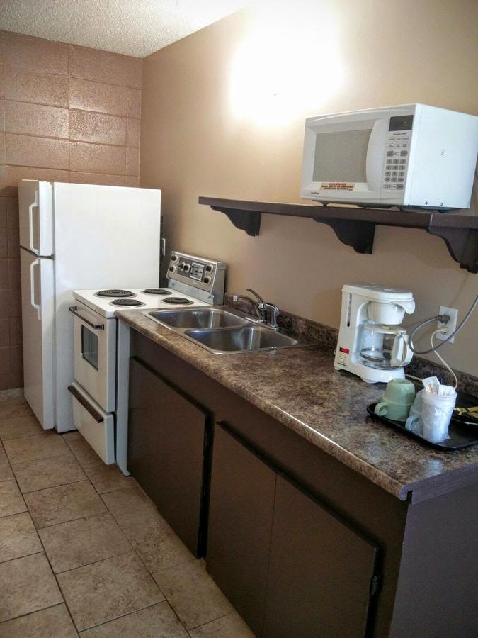 Alaskan Motel Fox Creek Экстерьер фото