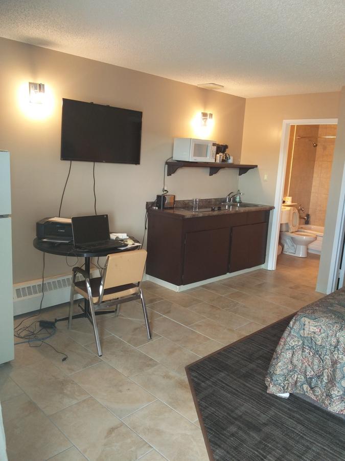 Alaskan Motel Fox Creek Экстерьер фото